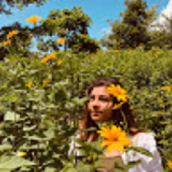 Meet your Posher, Jackie - Picture 1 of 1